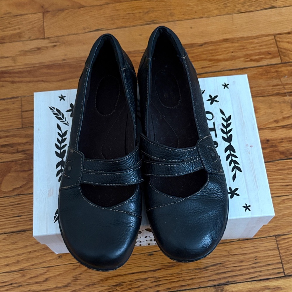 Clarks Black Leather Flats